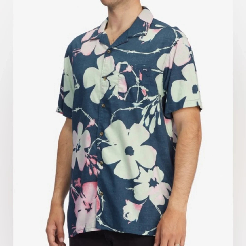 Billabong Sundays Vacay Short Sleeve Floral Shirt Size Small